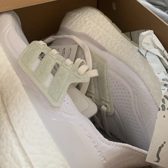 Adidas Ultraboost 21 BNIB - Picture 3 of 5